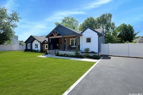 1581 1st St, Babylon, NY 11704-5059