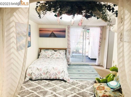 1210 Bentley St, Concord CA 94518-3814 exterior