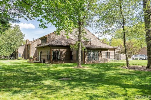 81 Laurel Holw Ct, Edison NJ 08820-1043 exterior