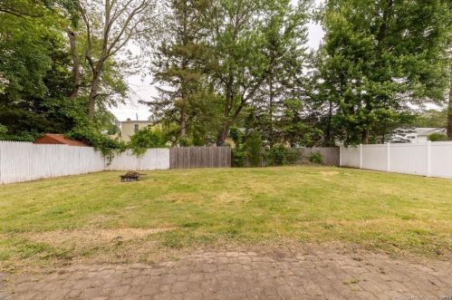 736 Hillside Ave, Hartford CT 06106-4514 exterior