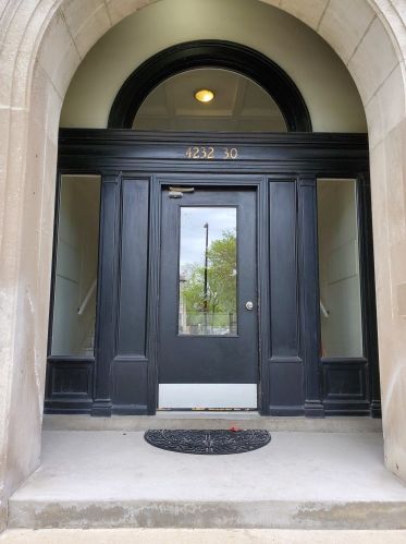 4232 King Dr, Chicago, IL 60653-3094