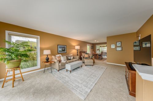 7535 Seneca Rd, Milwaukee WI 53217-3142 exterior