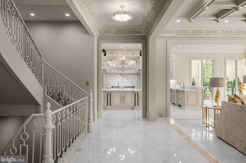 6431 Georgetown Pike, Mc Lean VA 22101-2212 exterior