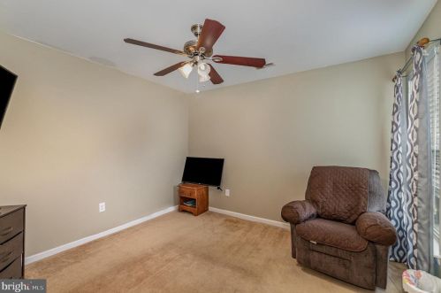 37 Louvain Dr, Hanover PA 17331-8696 exterior