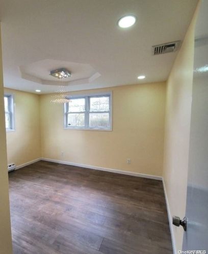 90 Birch Ln, Valley Stream NY 11581-2633 exterior