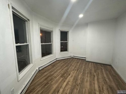 652 25th St, Paterson NJ  07504-1914 exterior