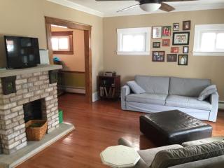 1592 Elmwood Ave, Cleveland OH  44107-4031 exterior