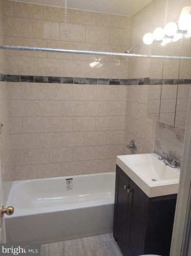 6658 Erdrick St, Philadelphia PA 19135-1604 exterior