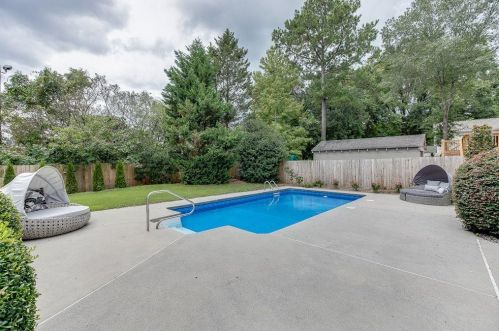 239 Midvale Dr, Atlanta GA  30342-3326 exterior