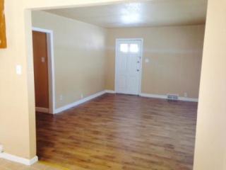 3744 28th St, Milwaukee, WI 53216-2610