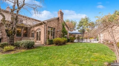 2 Toboggan Rdg Rd, Upper Saddle River NJ 07458-2521 exterior