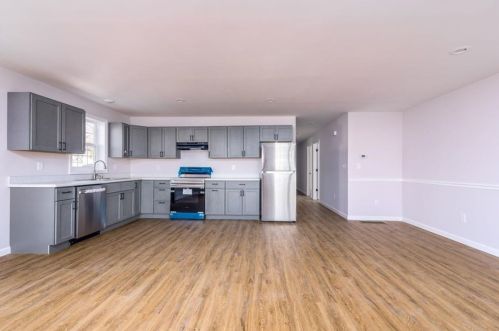 84 Glenham St, Providence RI 02907-1247 exterior