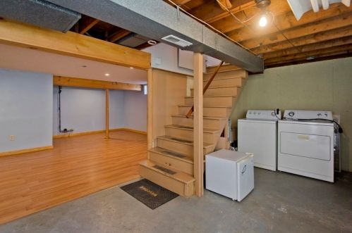 155 Canton Cir, Springfield MA 01104-1441 exterior