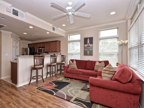 305 31st St, Austin, TX 78705-3005