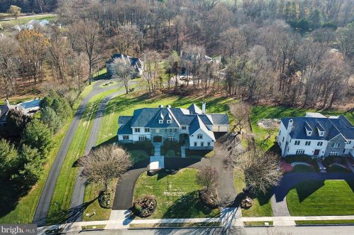 2221 Jefferson Ln, Huntingdon Valley PA 19006-6038 exterior