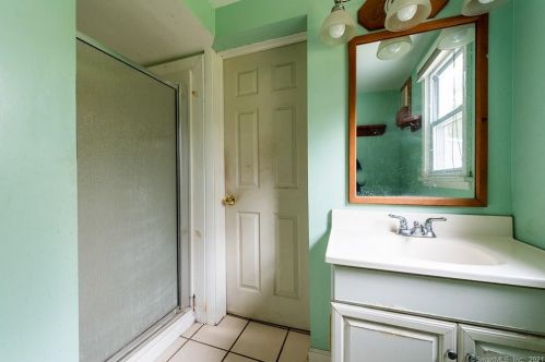 1075 Poquonock Ave, Windsor CT 06095-1234 exterior