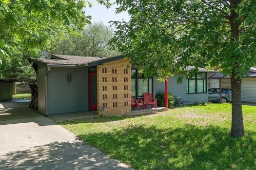 1502 Corona Dr, Austin TX  78723-2518 exterior