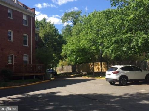 523 Bashford Ln, Alexandria VA  22314-1135 exterior