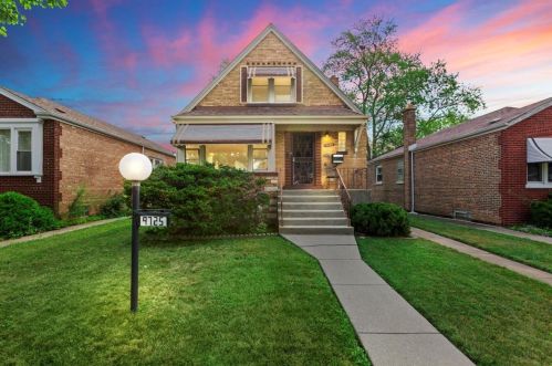 9725 Woodlawn Ave, Chicago, IL 60628-1641