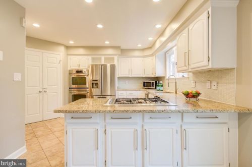 10761 Gloxinia Dr, Rockville MD 20852-3404 exterior