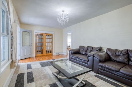 28 Merrimac Ave, Springfield MA  01104-2718 exterior