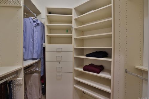 17 Caruso Pl, Armonk NY 10504-1366 exterior