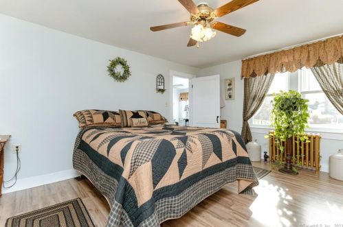 64 Winter St, Killingly CT 06239-2842 exterior