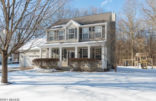 8626 Hathaway Rd, Kalamazoo, MI 49009-4904