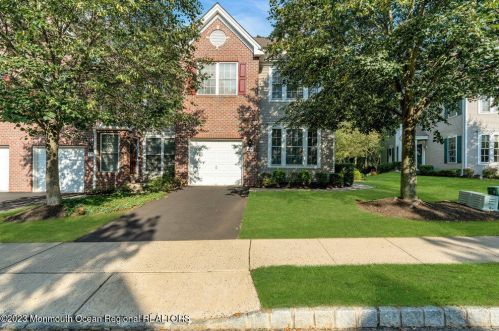 85 Ironwood Ct, Middletown, NJ 07748-1917