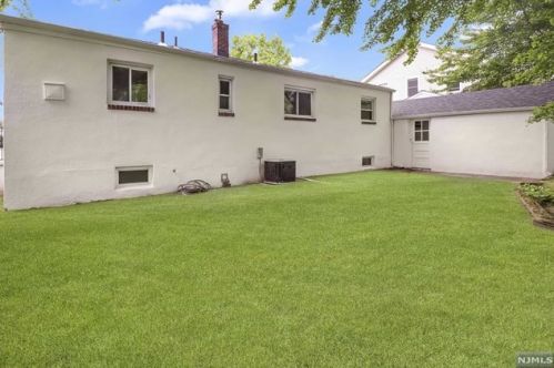 28 Maple St, Cresskill NJ  07626-2418 exterior