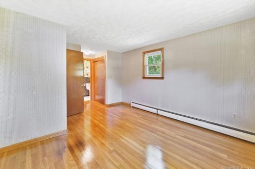 25 Buchanan Rd, Enfield CT 06082-5330 exterior