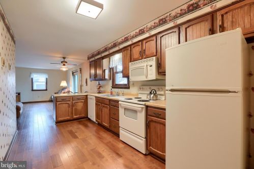 154 Amsterdam Rd, Lancaster, PA 17603-9719