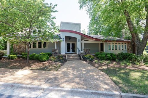 82 Dunwoody Spg, Atlanta GA 30328-4529 exterior