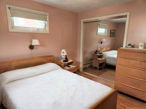 39 Derby St, New Britain CT 06053-3115 exterior