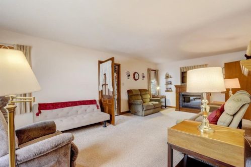 461 Euclid Ave, Milwaukee, WI 53207-2761