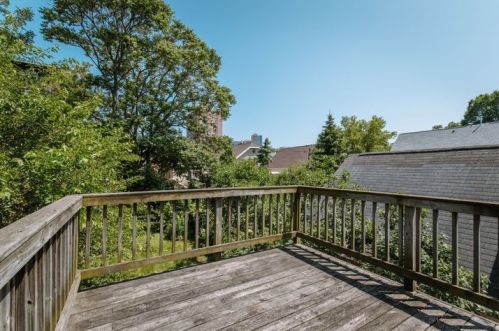 1856 Arlington Pl, Milwaukee WI 53202-1619 exterior