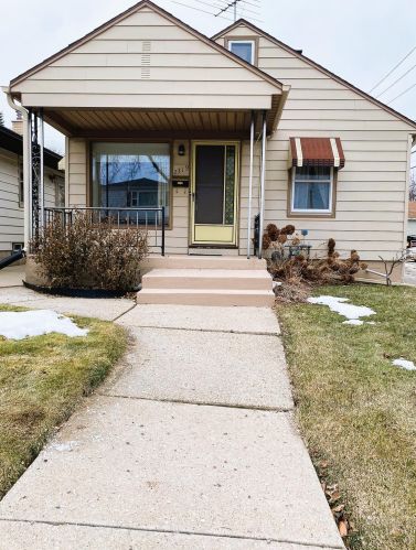 2319 62nd St, Milwaukee WI  53219-2142 exterior