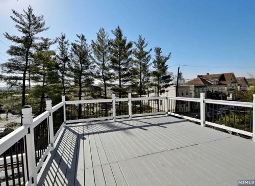 3 Prospect Ter, East Rutherford NJ  07073-1407 exterior