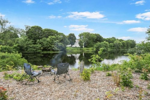 37 Commerce Ave, Killingly CT 06239-2804 exterior