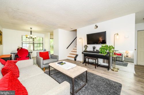 2 Drewes Ct, Trenton NJ 08648-2627 exterior