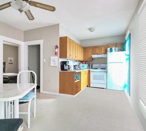 18 Hillside St, Worcester MA 01610-2199 exterior