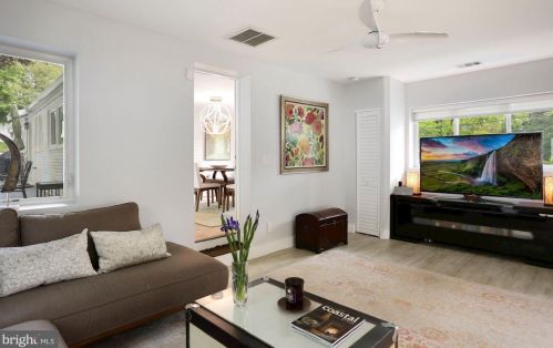 1228 Morningside Ln, Alexandria VA 22308-1042 exterior