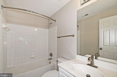 6149 Cobbs Rd, Alexandria VA 22310-1647 exterior