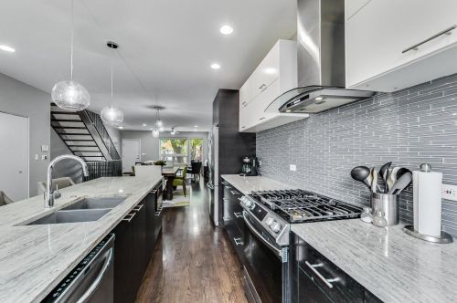 2100 Bingham St, Chicago IL 60647-4033 exterior