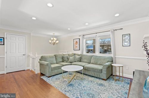 8213 Cooper St, Alexandria VA 22309-1052 exterior