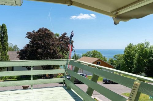 1445 Fern Ave, Duluth MN 55805-1133 exterior