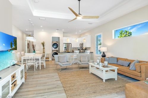 767 110th Ave, Naples FL 34108-1816 exterior