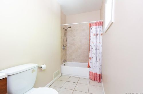 376 Chestnut St, New Britain CT 06051-2309 exterior