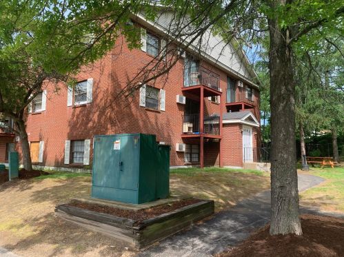 12 Side Dr, Concord NH 03301-5402 exterior