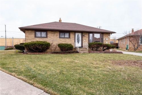 9570 Idlewood Dr, Cleveland OH  44144-3121 exterior